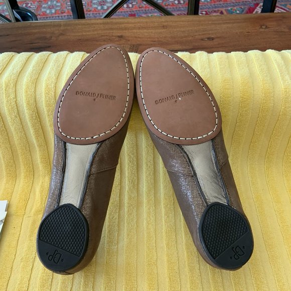 Womens Donald Pliner Bronze Metallic Flats Size 8.5 - Picture 4 of 15